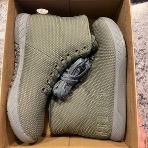 No Bull High Top Trainers - Olive Green - Women sz 6